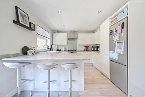 11 Fleet Close, Ruislip, HA4 7AZ