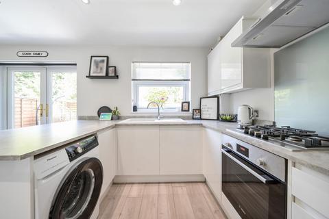 11 Fleet Close, Ruislip, HA4 7AZ