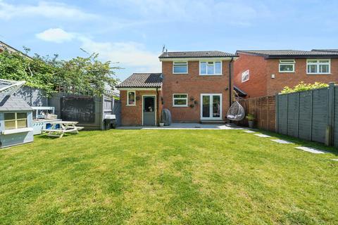 11 Fleet Close, Ruislip, HA4 7AZ