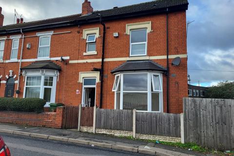 3 bedroom end of terrace house to rent, New Road, Dudley DY2