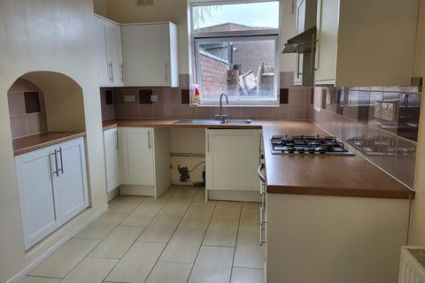 3 bedroom end of terrace house to rent, New Road, Dudley DY2