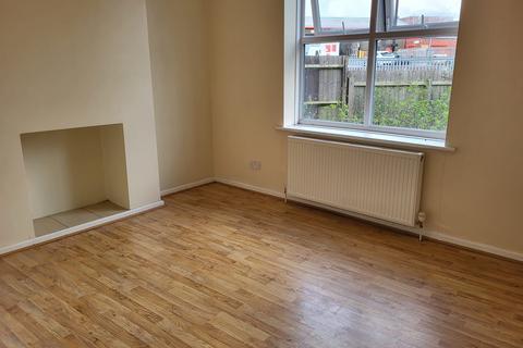 3 bedroom end of terrace house to rent, New Road, Dudley DY2