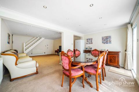 16 Vane Close, Harrow, HA3 9XD