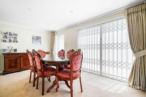 16 Vane Close, Harrow, HA3 9XD