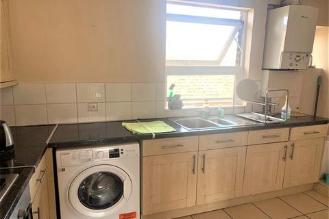 1 bedroom in a flat share to rent, Surbiton Road, Kingston upon Thames, Surrey