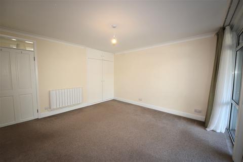 90 Admirals Walk, Bournemouth, BH2 5HG