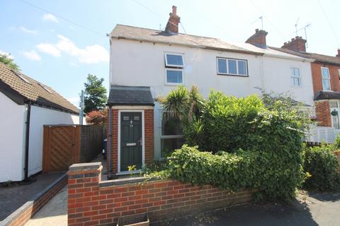 2 bedroom semi-detached house to rent, York Road, Farnborough GU14