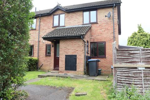 2 bedroom end of terrace house to rent, Newsham Road, Woking GU21