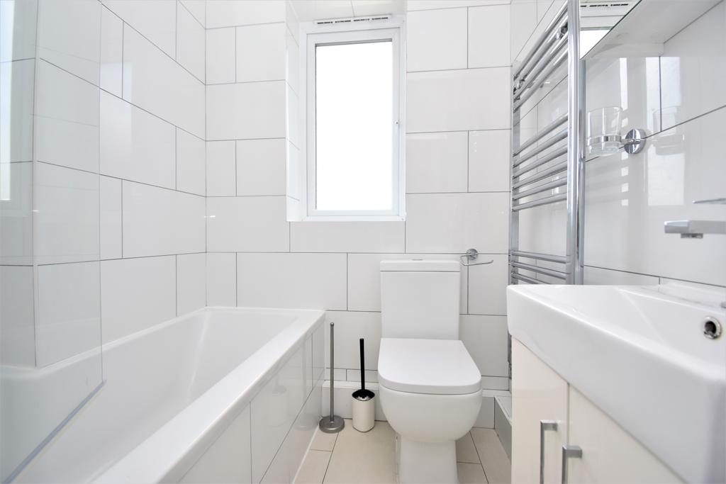 Family bathroom 2