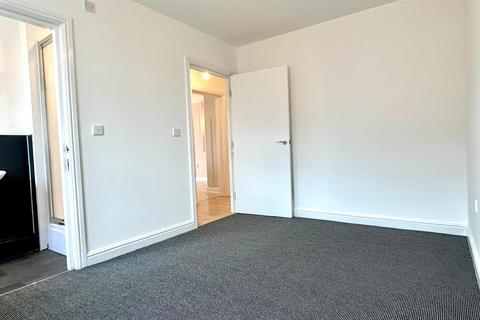 2 bedroom apartment to rent, Causeway House, Lease