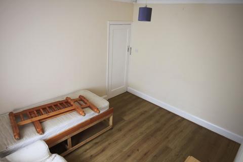 3 bedroom semi-detached house to rent, St Martins Gardens, Leeds, LS7