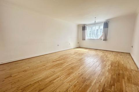 2 bedroom flat for sale, Luton Road, Dunstable LU5