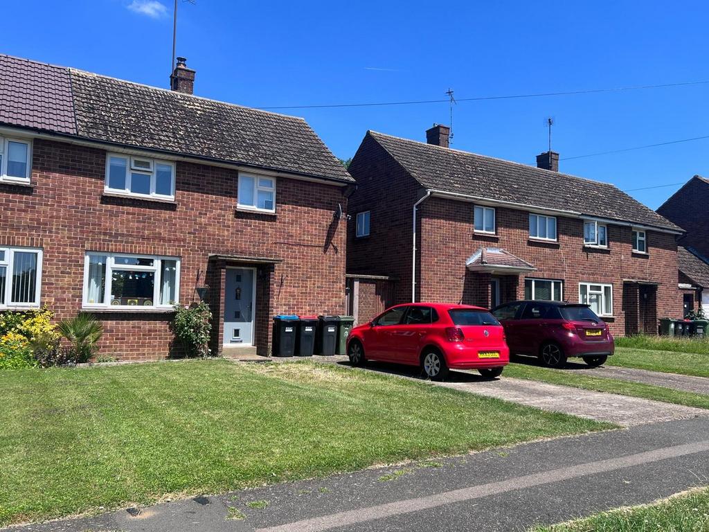 Queens Avenue, Newport Pagnell, MK16 2 bed semidetached house for sale
