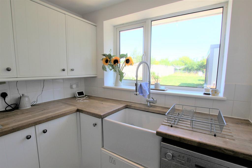 Queens Avenue, Newport Pagnell, MK16 2 bed semidetached house for sale