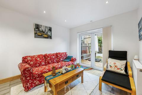 2 bedroom flat for sale, Townmead Road, London, SW6