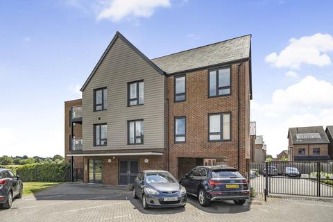 3 bedroom flat for sale, Woking,  Surrey,  GU22