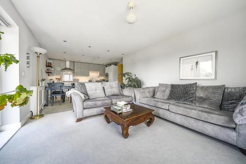 3 bedroom flat for sale, Woking,  Surrey,  GU22