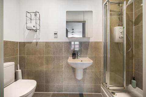 3 bedroom flat for sale, Woking,  Surrey,  GU22