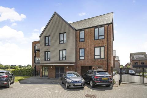 3 bedroom flat for sale, Woking,  Surrey,  GU22