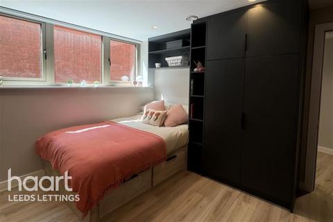 1 bedroom flat to rent, Briggate Stusios