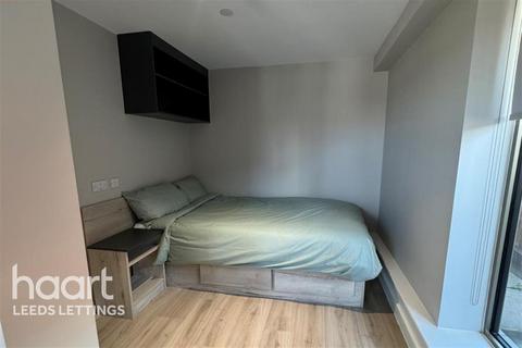 1 bedroom flat to rent, Briggate Studios