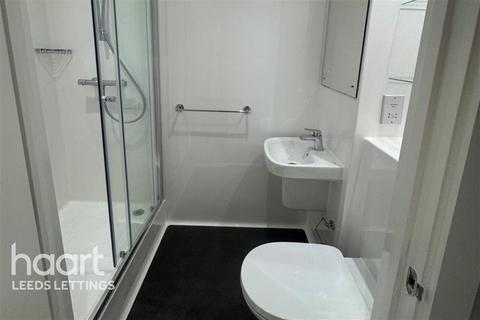 1 bedroom flat to rent, Briggate Studios