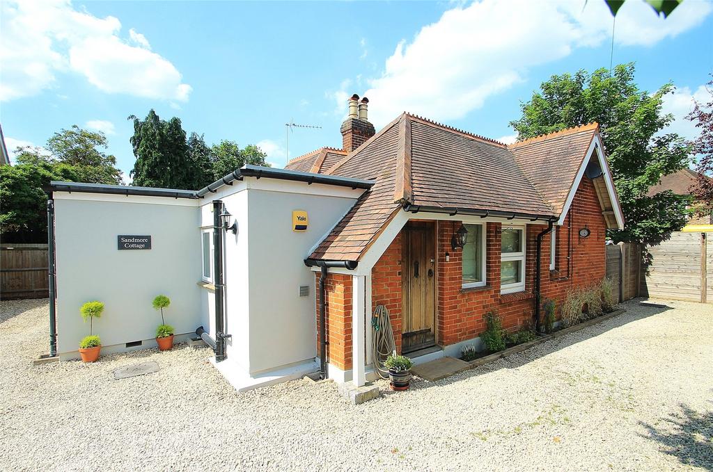 Send Hill, Send, Surrey, GU23 2 bed detached house for sale - £500,000