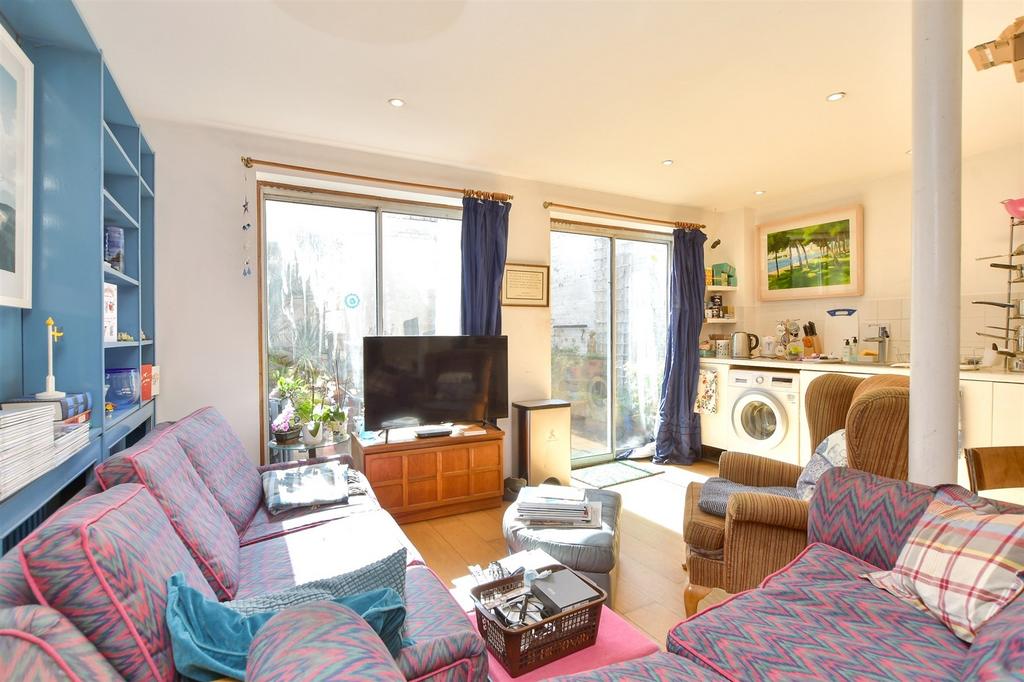 Kitchen/ Living Room