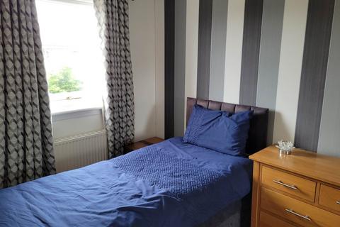 2 bedroom terraced house to rent, Foinaven Gardens, Glasgow