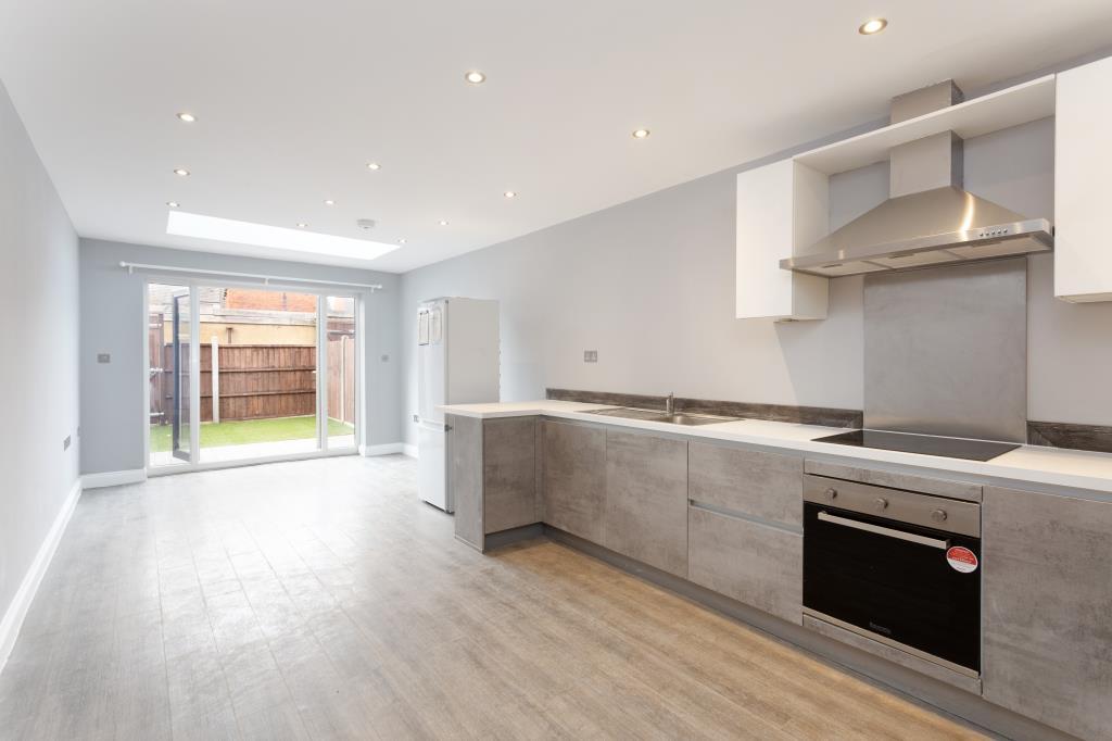 High Wycombe, Buckinghamshire, HP13 3 bed end of terrace house for sale ...