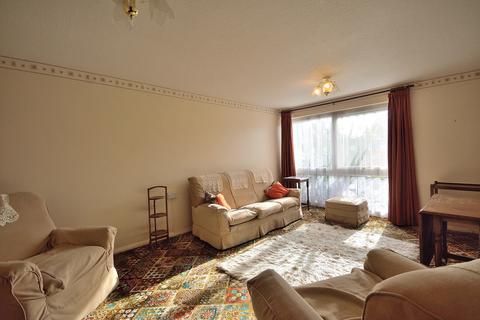 2 bedroom ground floor flat for sale, Mintern Close, Hedge Lane, Palmers Green, London. N13
