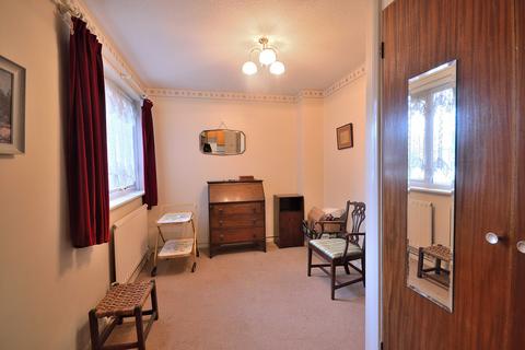 2 bedroom ground floor flat for sale, Mintern Close, Hedge Lane, Palmers Green, London. N13