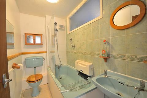 45 Mintern Close, London, N13 5SX