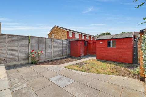 110 Fleetside, West Molesey, KT8 2NQ