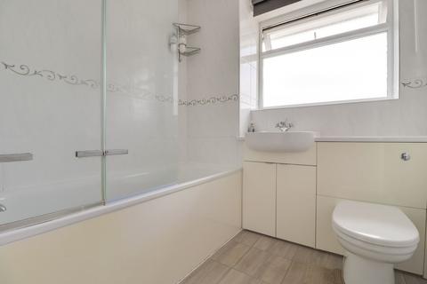 110 Fleetside, West Molesey, KT8 2NQ