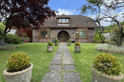 3 bedroom detached bungalow for sale, Penrhiwfer Road, Penrhiwfer, Tonypandy, Rhondda Cynon Taff. CF40 1RL