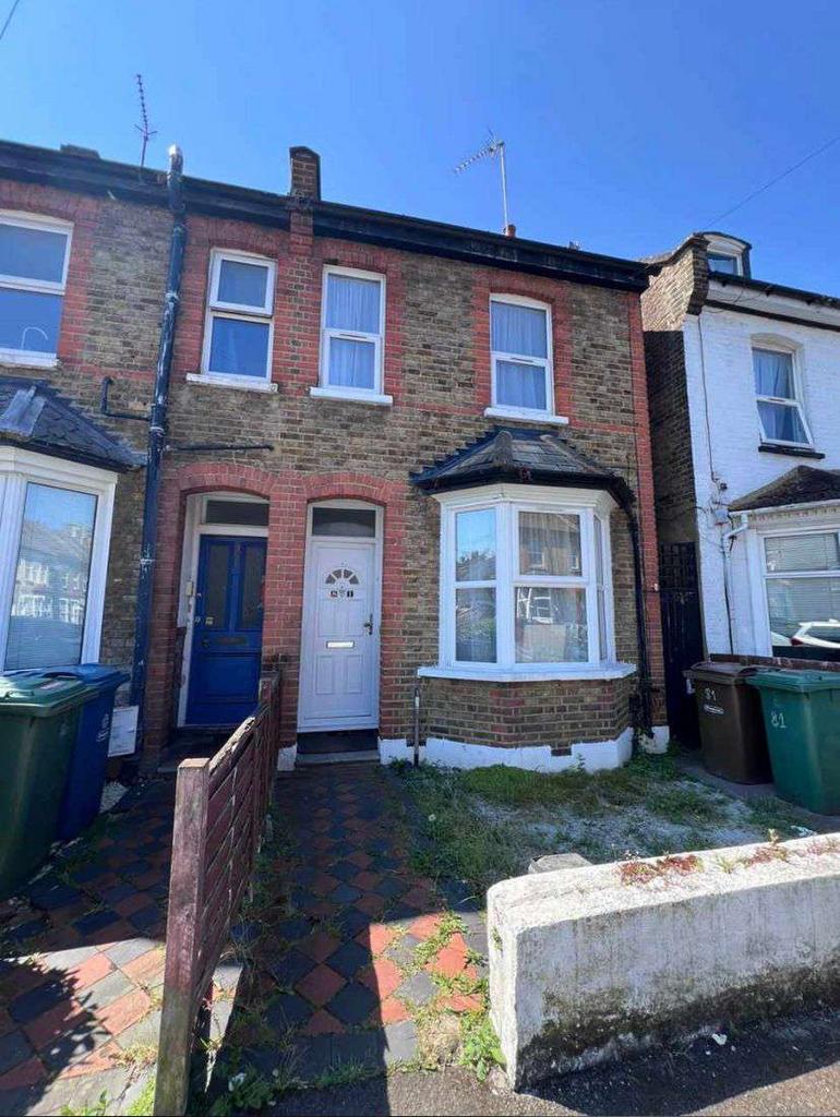 3 bedroom semi detached house to let stanley road