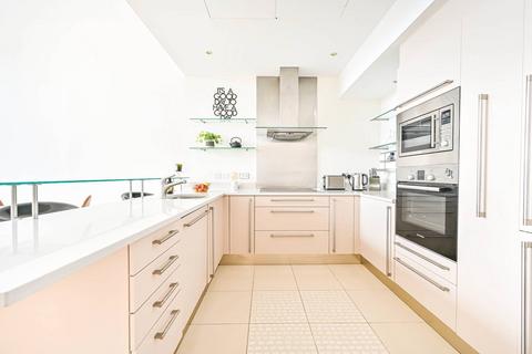 2 bedroom flat for sale, Penthouse, Howard Building, Chelsea Bridge Wharf, Battersea, London, SW11