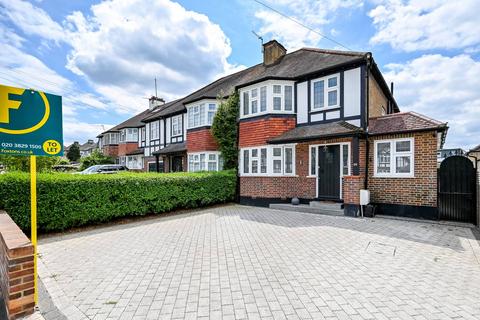 3 bedroom semi-detached house to rent, Oaks Avenue, Worcester Park, KT4