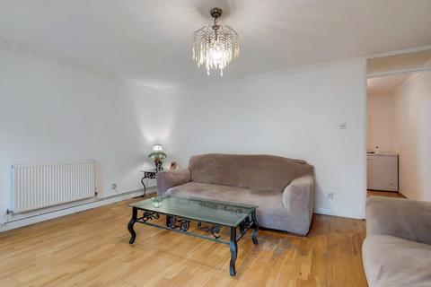 3 bedroom end of terrace house to rent, Callingham Close, Tower Hamlets, London, E14