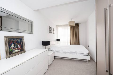 2 bedroom flat for sale, Courtyard Apartments, Shoreditch, London, E1