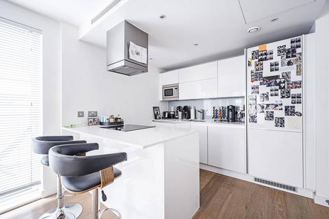 2 bedroom flat for sale, Courtyard Apartments, Shoreditch, London, E1