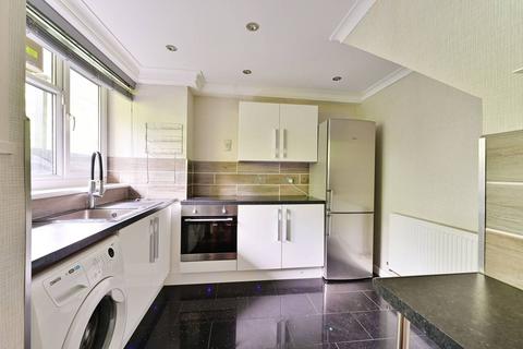 3 bedroom maisonette to rent, Glen Albyn Road, Southfields, London, SW19