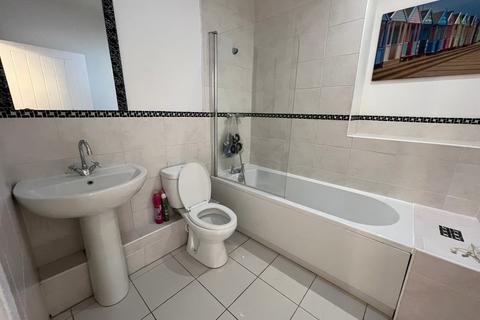 2 bedroom flat to rent, The White Rock Penygraig - Penygraig