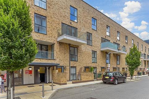 1 bedroom ground floor flat for sale, Parade Gardens, Chingford