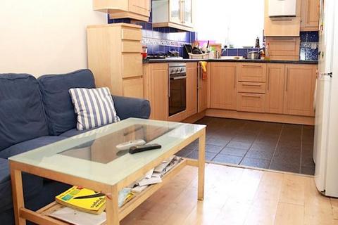 1 bedroom in a house share to rent, Westbury Avenue, Wood Green, London N22