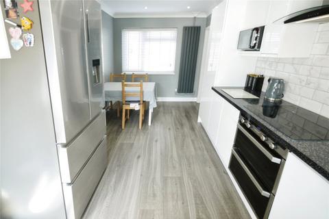 14 Stuart Close, Pilgrims Hatch, Brentwood, CM15 9LZ