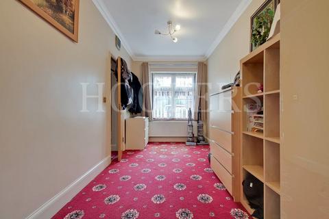 4 bedroom semi-detached house for sale, Dollis Hill Lane, London, NW2