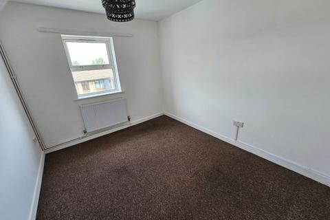 1 bedroom flat to rent, Cemetery Road, Town Centre