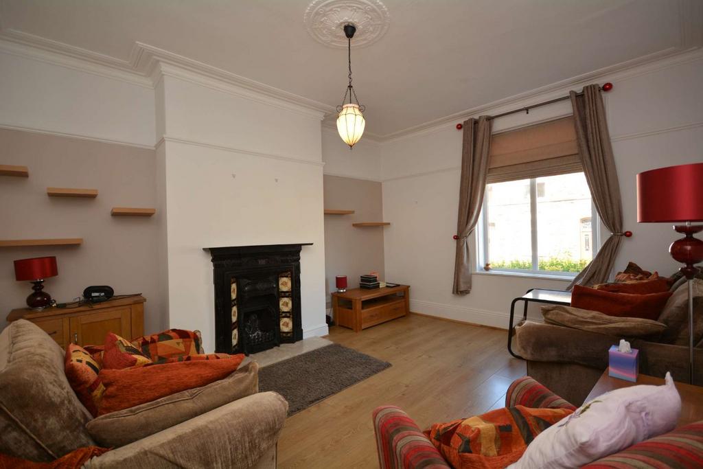 Thorpe Road, Pudsey, West Yorkshire 3 bed terraced house for sale £